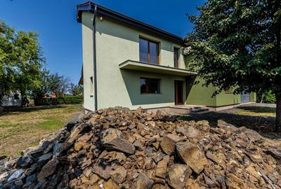 Casă cu 4 camere în Central