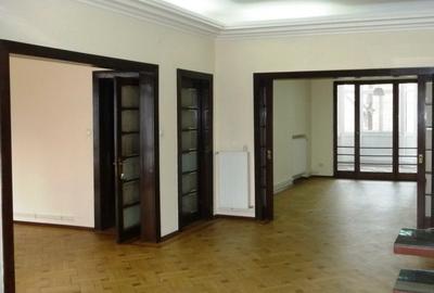 Apartament in vila interbelica in zona Universitate. U1