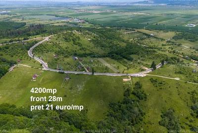 Teren de 4200 mp, în Vulcan