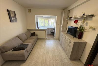 Apartament 2 camere transformat in 3, et 3 cu acoperis, zona - 1