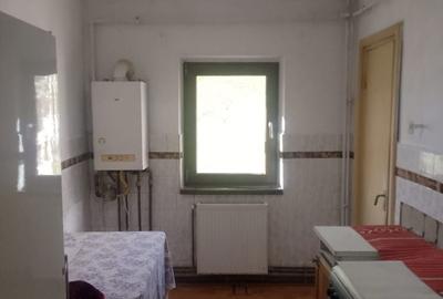 Apartament cu 4 camere decomandat în Central - 1