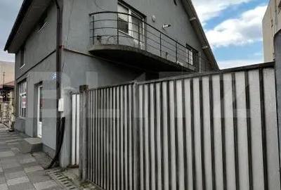 Casă cu 7 camere cu Teren 500 Mp în Ultracentral