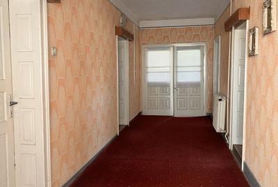 Casă cu 4 camere în Urluiești - 4