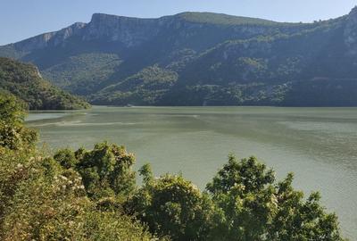 Dubova- 1000mp- C.C Intravilan- Iesire la Dunare 31m - 12