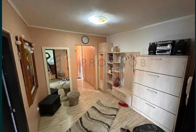 Apartament 3 camere cf1 decomandat zona Micro 3 - 4