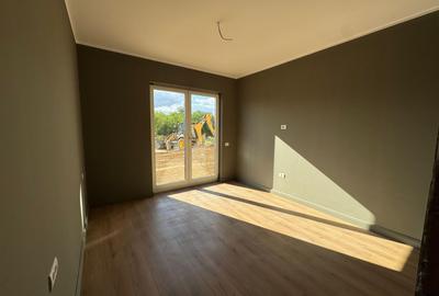 Apartament cu 3 camere semidecomandat în Plopi - 3