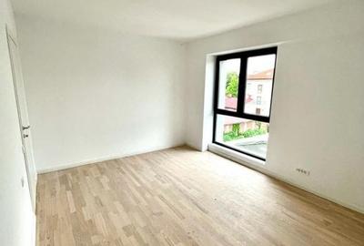 Apartament cu 3 camere semidecomandat în Lacul Tei