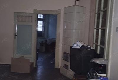 Casă cu 6 camere în Traian - 1