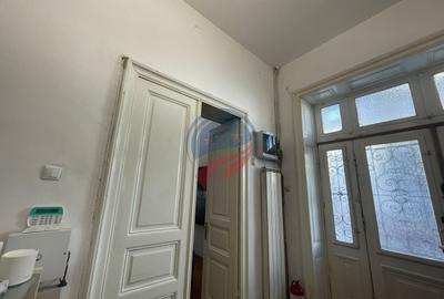 Spațiu comercial, de 225 mp, în Central - 4