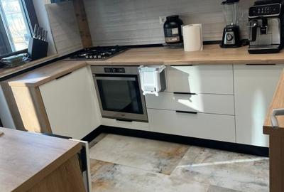 Apartament cu 3 camere decomandat, mobilat în Capitale - 12