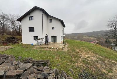 Casă cu 6 camere cu Canalizare în Nord-Est - 12
