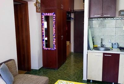 Apartament cu 2 camere semidecomandat în Km 4 - 2