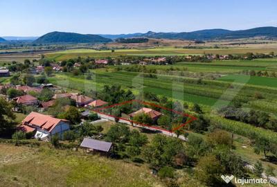 Casă cu 3 camere cu Teren 4000 Mp în Rovina (Brănișca) - 1