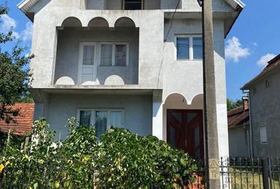 Casă cu 4 camere cu Teren 1440 Mp în Certeze - 3
