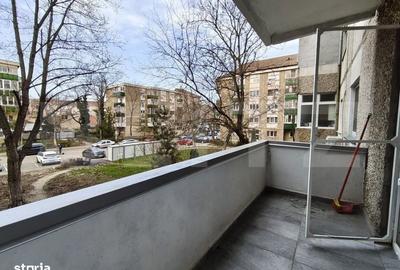 Apartament cu 3 camere în Decebal