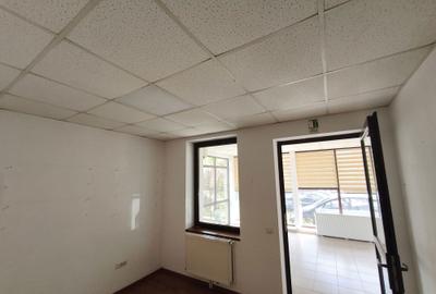 Spațiu comercial, de 60 mp, în Central - 8