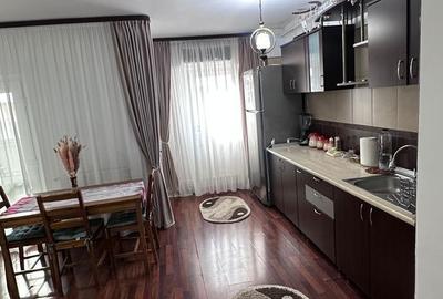 Apartament cu 3 camere decomandat în Central