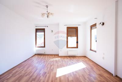 Casă cu 6 camere cu Teren 380 Mp în Nord-Est - 13