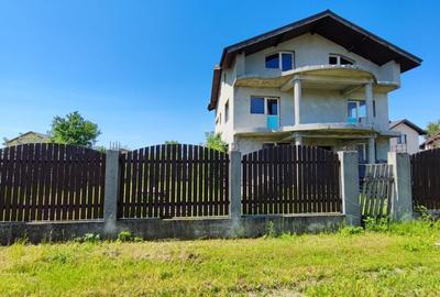 Casă individuală cu 5 camere cu Canalizare în Domnești - 1