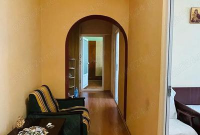 Apartament cu 3 camere decomandat în - 7