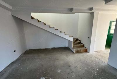 Duplex despartit prin garaj. Pozitie excelenta. Toate utilitatile - 1