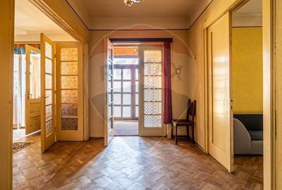 VILA! Investitie - pretabil pensiune SINAIA- zona apreciata turistic! - 4