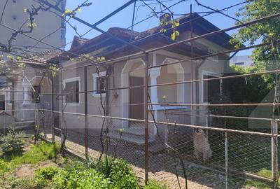 Casă cu 7 camere cu Teren 818 Mp în Central - 12