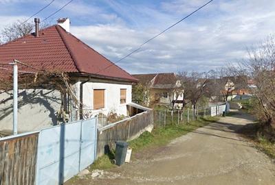 Casa cu gradina in zona foarte linistita si usor accesibila - 1