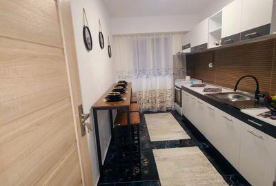 Apartament cu 3 camere semidecomandat în Hârșova - 1