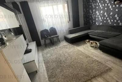 Apartament cu 3 camere decomandat în Tractorul