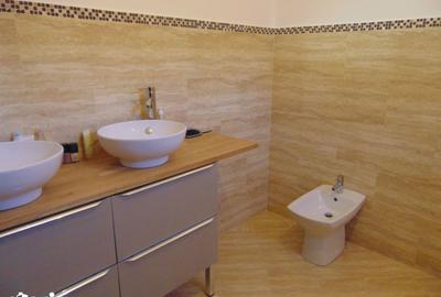 Casă cu 5 camere cu Canalizare în Central - 4