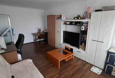 Apartament cu 2 camere DECOMANDAT in Nicolina, Biserica Catolica - 4