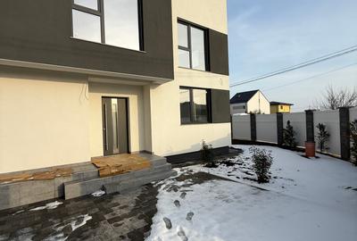 Casă cu 4 camere cu Canalizare în Balotești - 2