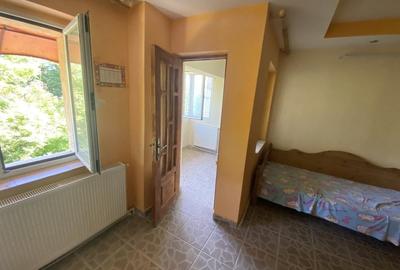 Apartament de 77mp , 3 camere decomandat et.2/4  langa Biserica mica ,Filiasi - 3