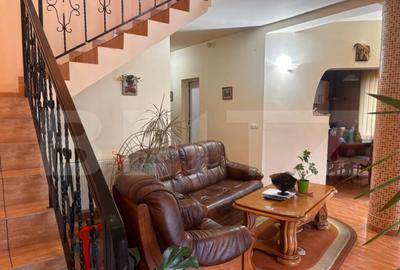 Casă cu 7 camere cu Teren 1520 Mp în Central - 35