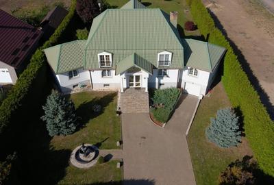 Casă cu 4 camere cu Teren 2300 Mp în Central - 3