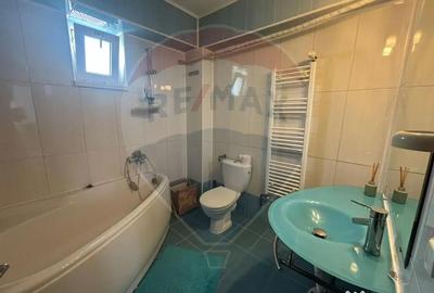 Apartament cu 4 camere decomandat în Calea București