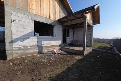 Casă cu 3 camere în Tulucești - 1