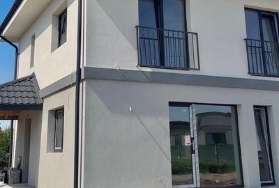 Casă cu 3 camere cu Teren 220 Mp în Central - 2