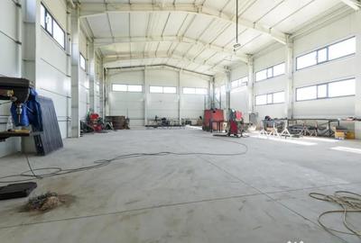 Spațiu comercial, de 590 mp, în Central - 4