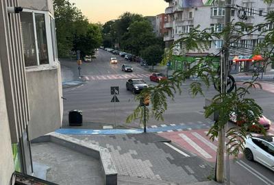 Apartament cu 3 camere decomandat în Central - 1