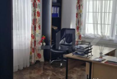 Spațiu comercial, de 300 mp, în Central - 8