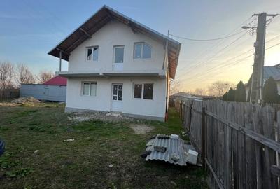 Casă individuală cu 4 camere în Valea Călugărească