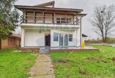 Casa / Vila cu 5 camere de vanzare - 1