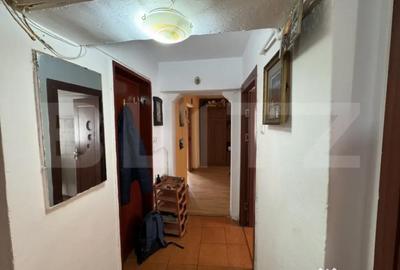 Apartament cu 3 camere semidecomandat în 9 Mai - 2