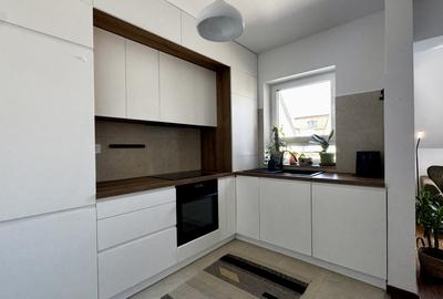 Apartament cu 4 camere semidecomandat, mobilat în Tractorul - 4