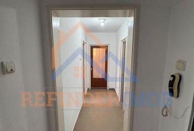 Apartament de vanzare cu 2 camere, zona Trapezului - Metrou 1 Decembrie 1918 - 4