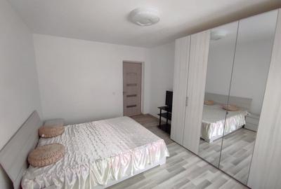 Apartament cu 3 camere semidecomandat, mobilat în 1 Mai - 2