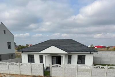 Casă cu 3 camere cu Teren 400 Mp în Pielești - 1