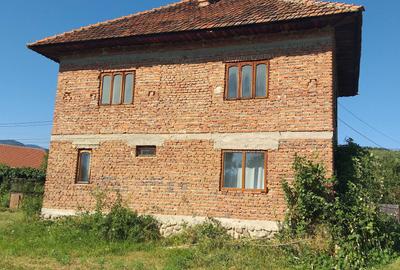 Casă cu 4 camere în Polovragi - 1